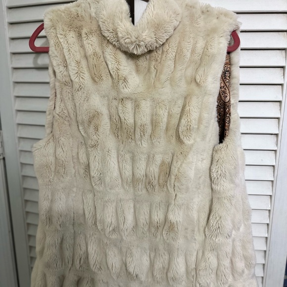 Cream/ Off White Mink Faux Fur Couture Hook Vest - Picture 2 of 2